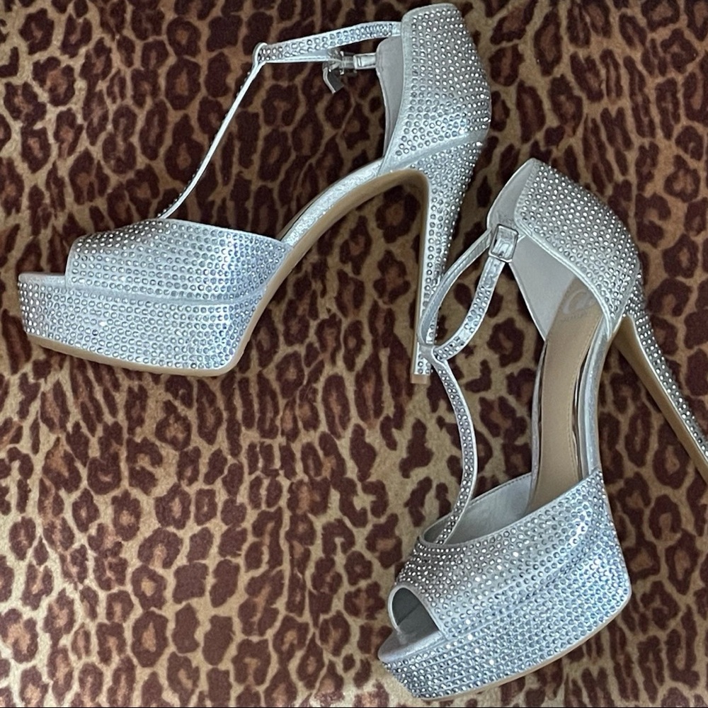Gianni Bini Silver T-Strap Rhinestone Platform Heels Sandals
